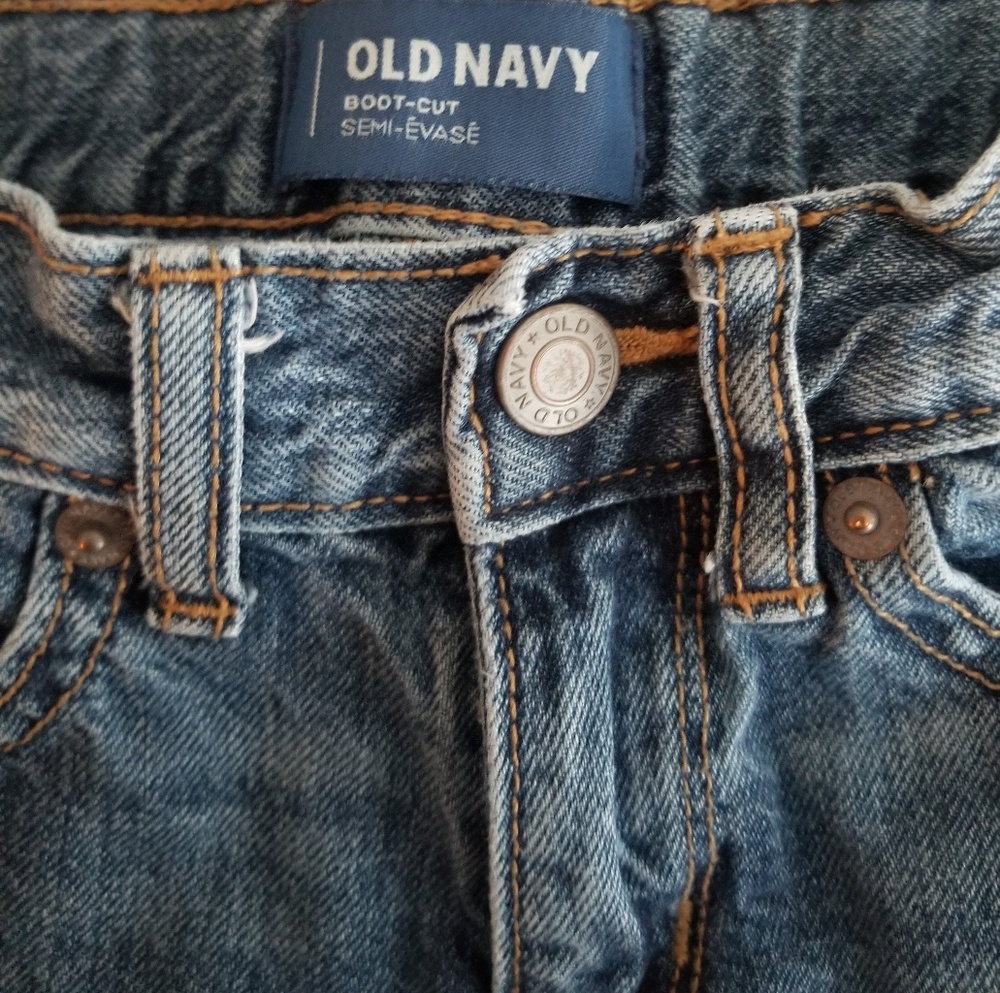 PRE💙LOVED OLD NAVY BOYS BOOTCUT SIZE 6!